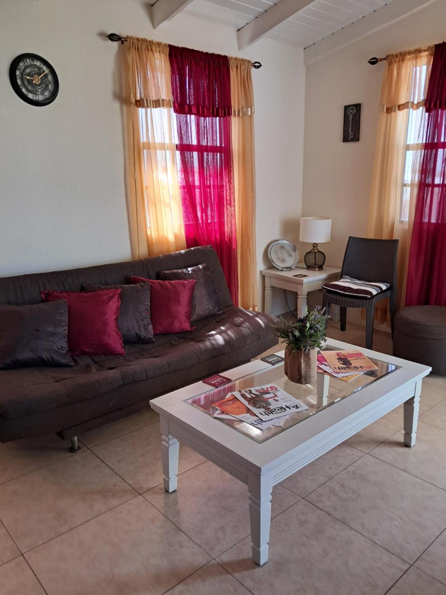 Michand Guest Apartment: Cozy Airport-Adjacent Stay Christ Church Exterior photo