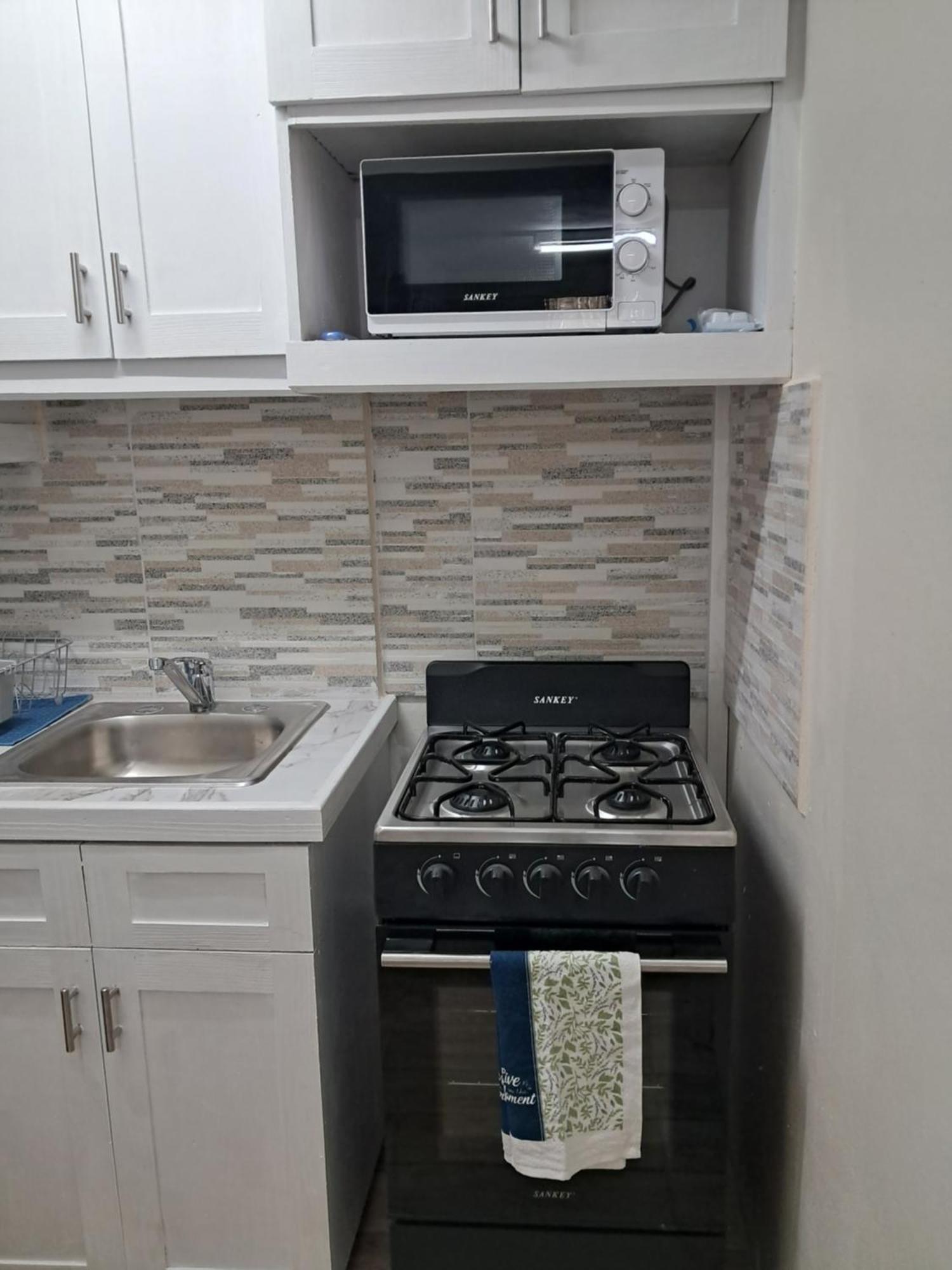 Michand Guest Apartment: Cozy Airport-Adjacent Stay Christ Church Exterior photo
