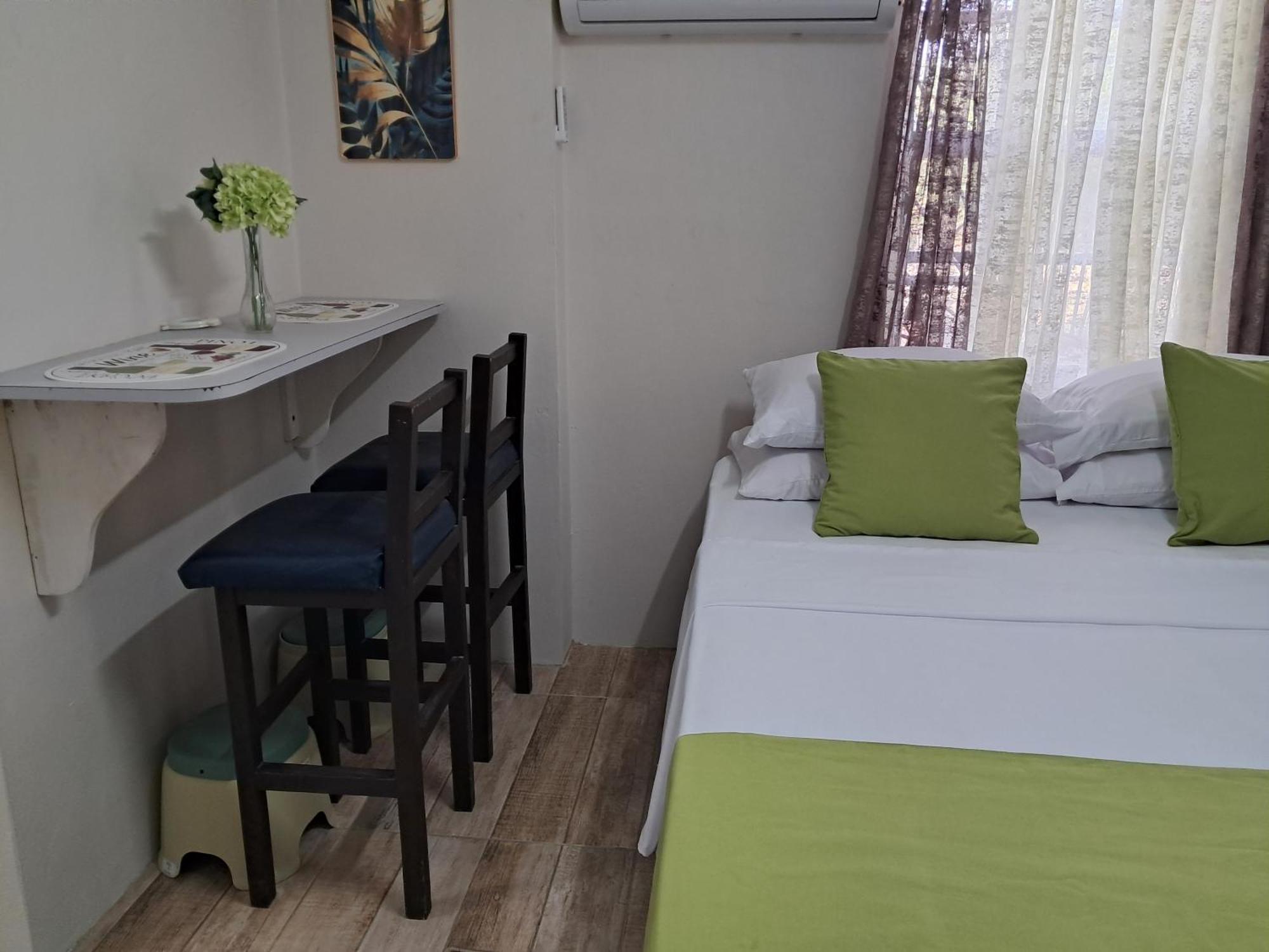 Michand Guest Apartment: Cozy Airport-Adjacent Stay Christ Church Exterior photo