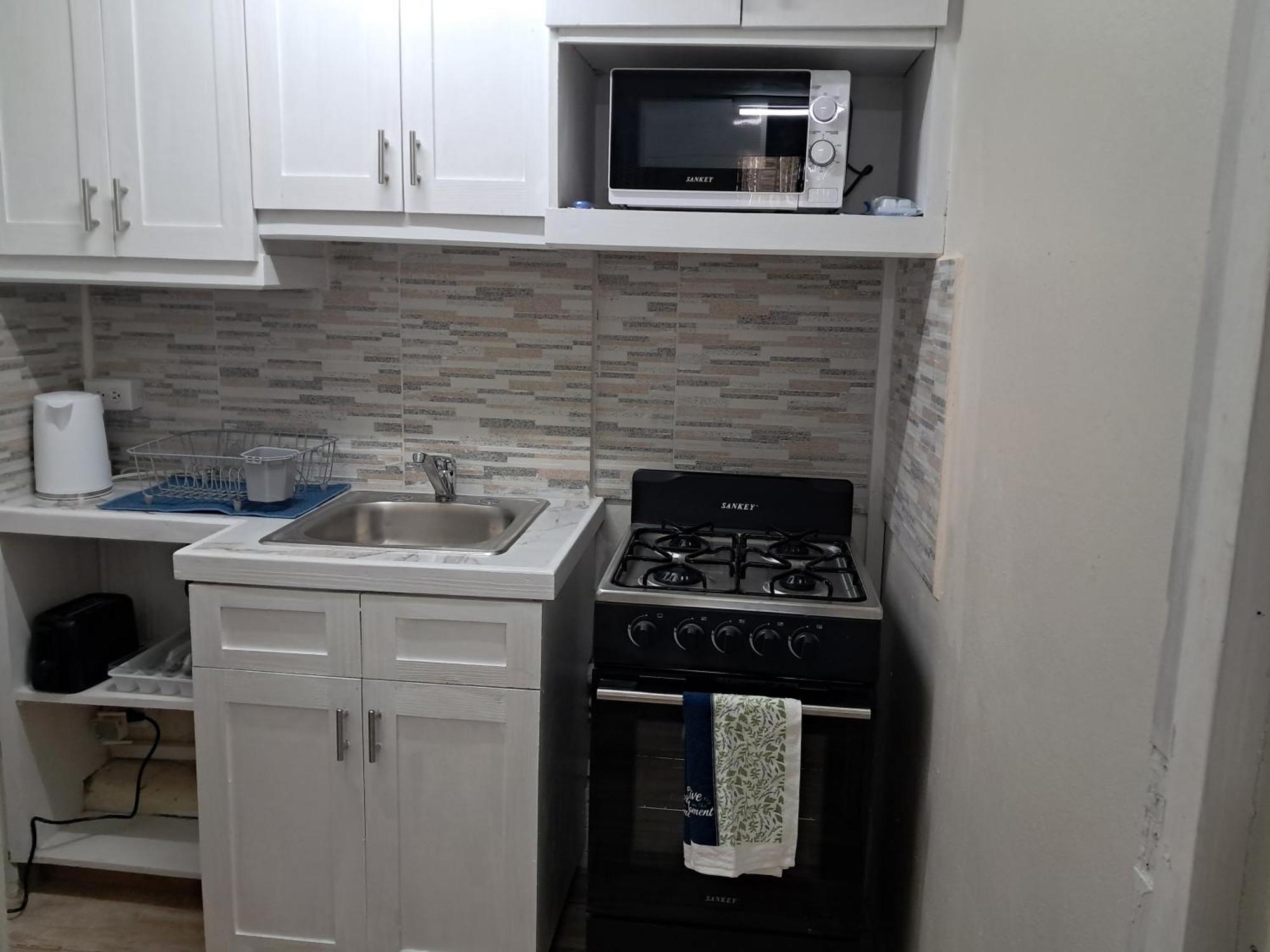 Michand Guest Apartment: Cozy Airport-Adjacent Stay Christ Church Exterior photo