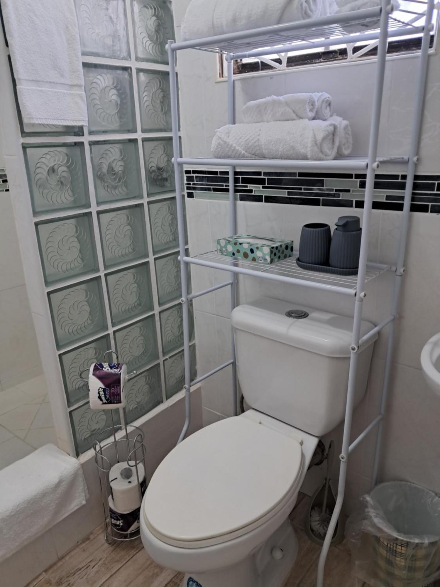 Michand Guest Apartment: Cozy Airport-Adjacent Stay Christ Church Exterior photo